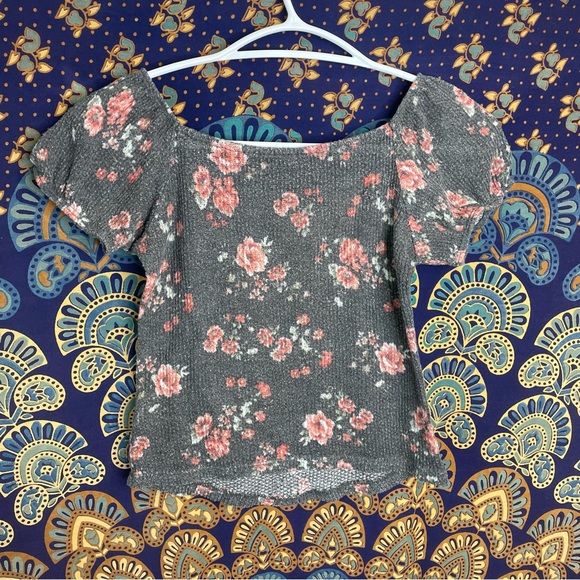 🦋5/20$🦋 floral stretchy crop top - Picture 7 of 9